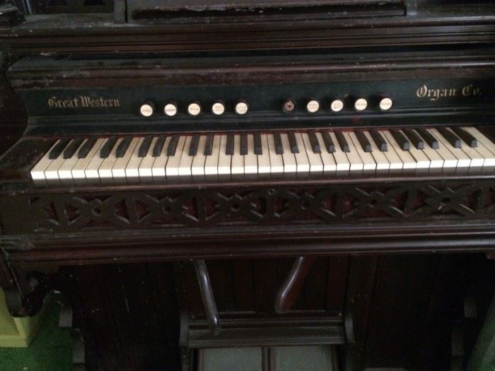 Keyboard and Stops on Great Western Organ Company Pump Organ