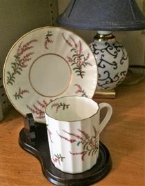 Royal Worcester English Teacup, Dunrobin Pattern