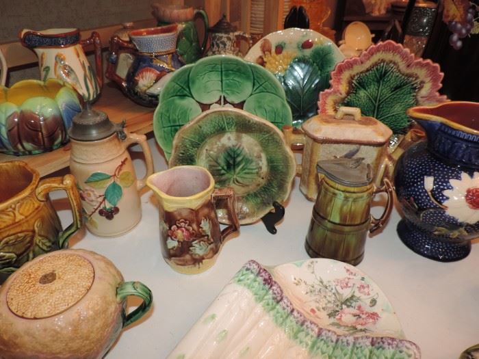 MANY PLATES and Low-Bowls in Majolica