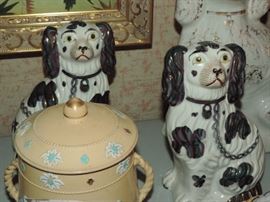 These old dogs have some damages but they are charming !