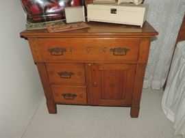 Walnut Wash Stand - spoon carving detail 