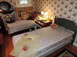 2nd. Floor Back Bedroom - TWIN BEDS 