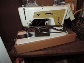 Singer Machine - WORKS !