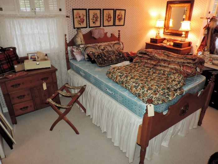 Overview of 2nd. Floor BACK bedroom 