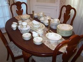 NORITAKE DINNER CHINA SET FOR 12, QUEEN ANNE-STYLE DINING TABLE/ LEAF/PADS/4 CHAIRS--ALL READY FOR THE HOLIDAYS!