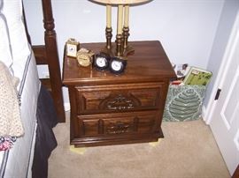ONE OF A PAIR OF NIGHT STANDS & ONE OF A PAIR OF LAMPS