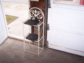 WHITE PLANT STAND