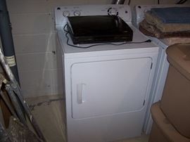 GE DRYER--LIKE NEW!