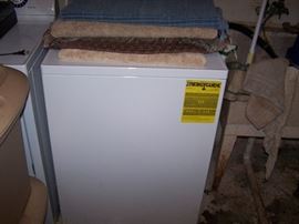 GE WASHER--LIKE NEW!  LESS THAN 3 YEARS OLD