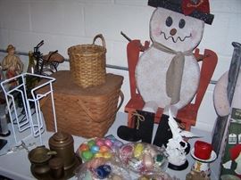 MORE HOLIDAY & BASKETS