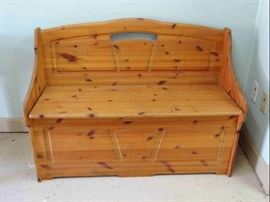 Bench w/ Lift Up Seat