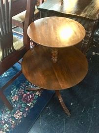 2-Tier Vintage Round Duncan Phyfe Table