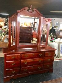 Antique Mahogany Dresser that goes with 5-Piece Matching Bedroom Set
