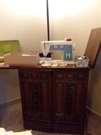 Sewing machine cabinet with doors closed
