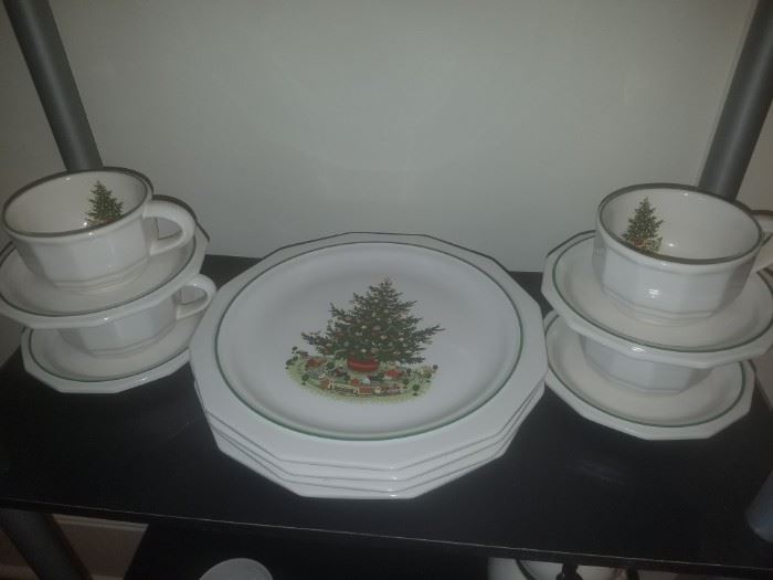 Pfaltzgraff Christmas dishes (creamer & sugar bowl not pictured, but available)