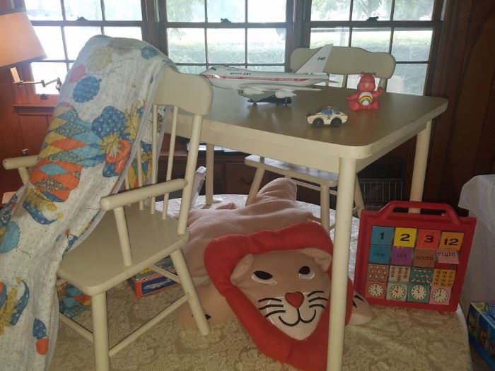 Child's wooden table & 2 chairs, vintage children's quilt, lion pillow pet, Boeing 747 model, & more.