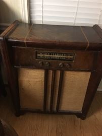 Antique radio, does turn on but no antenna hook up was $75 now $10