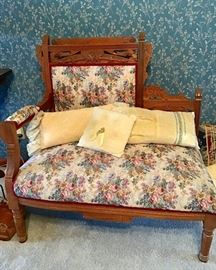 Victorian Settee, Small size