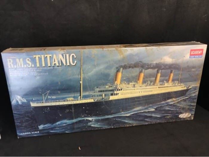 NIB Titanic Model