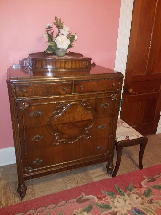 Ornate dresser w/drawers on top