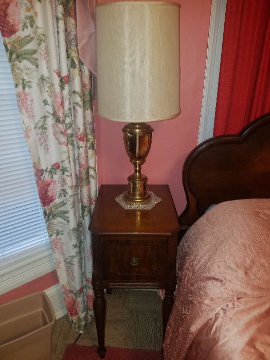 Pair of end tables w/pair of brass lamps