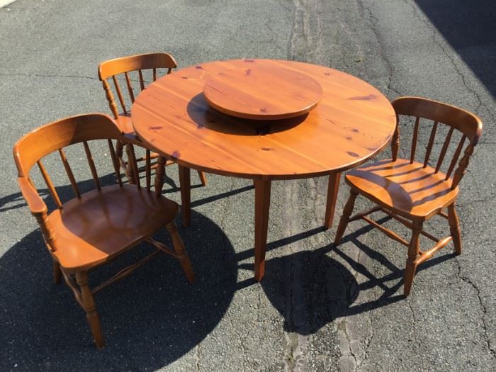 Table and Chair Set https://ctbids.com/#!/description/share/53163