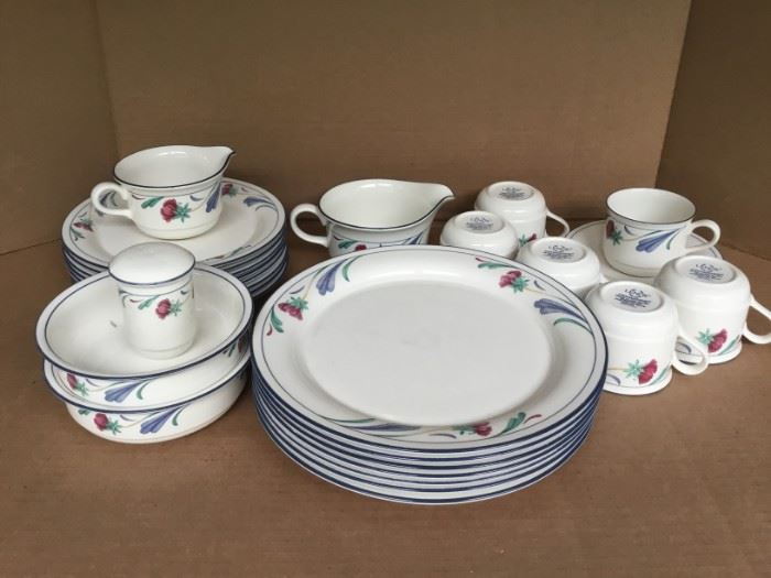 Lenox China Stone “Poppies on Blue” Set https://ctbids.com/#!/description/share/53065