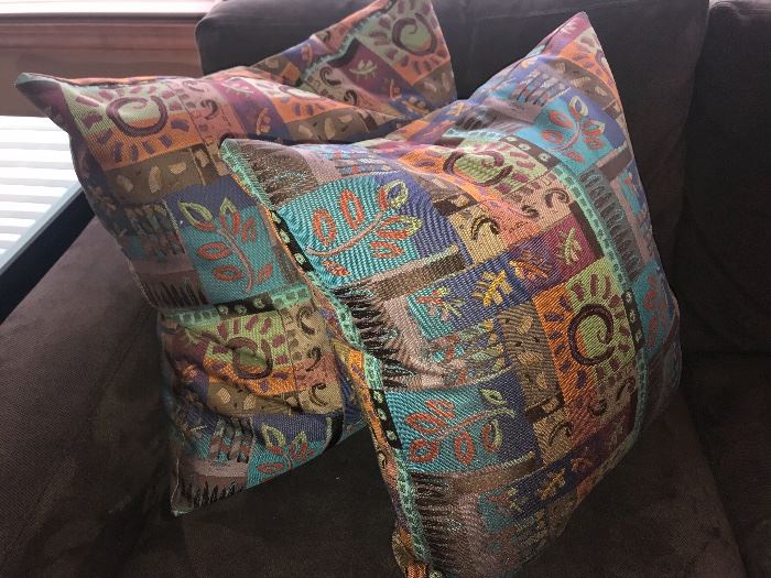 Decorative throw pillows 