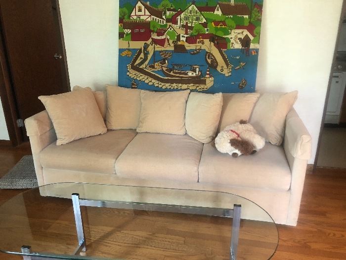 3 Cushioned sofa