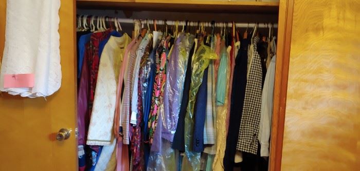 lots of womens clothing size 14-18