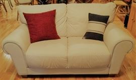 Off white leather love seat in excellent condition