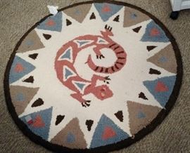 Beautiful round decorative rug