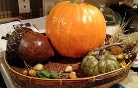 Thanksgiving is fast approaching and it is time to decorate with this lovely basket centerpiece with fall arrangement. 