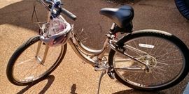 Nice Lady's Track 24” Bike in great condition, also comes  with helmet