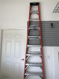 10 ft Fiberglass Ladder, Husky