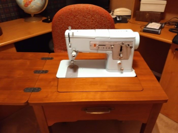 vintage Singer Sewing Machine (turquoise)