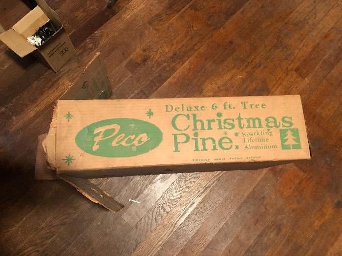 Peco 6 ft aluminum Christmas tree in box