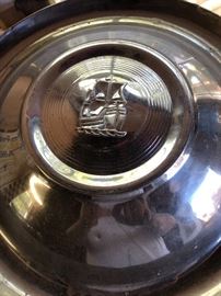 Plymouth automobile hubcaps -3 of this style