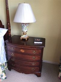 Lexington 4 drawer chest of drawers / nightstand