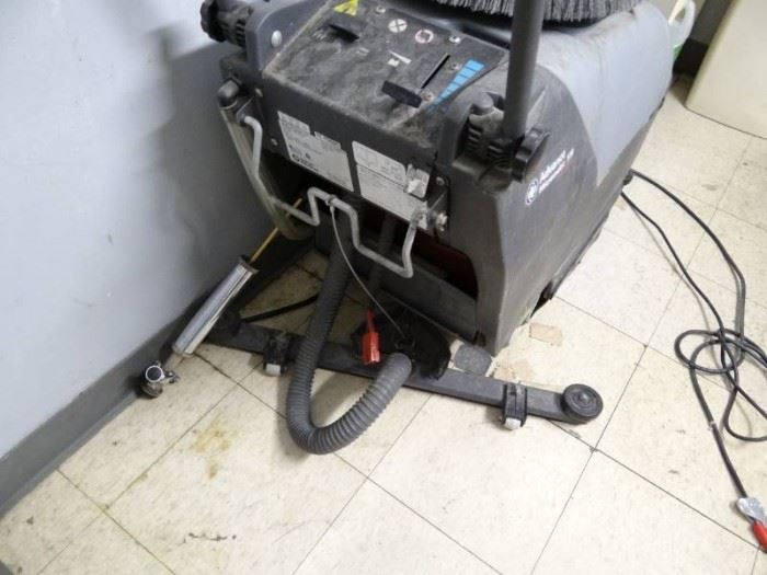 Advance Micromatic Floor Cleaning Machine 17B Mode ....