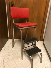 Cool Old Red Vinyl & Chrome Kitchen Step-Stool (needs tlc)  19.50
