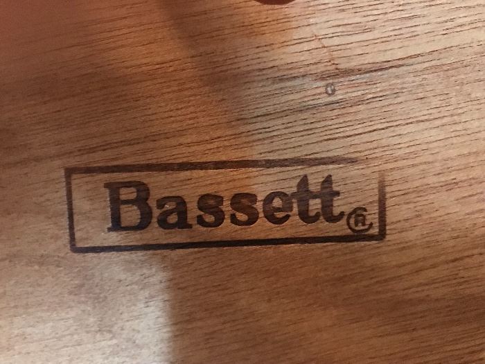 Bassett Dresser (logo)