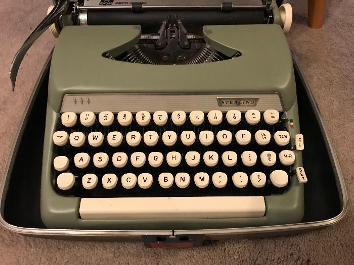 Smith Corona Sterling Portsble Typewriter 180