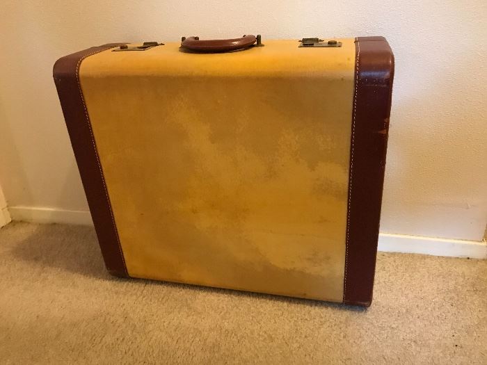 1940’s Suitcase  39
