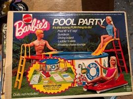 Barbies Pool Party