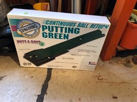 Continuous Ball Return Putting Green