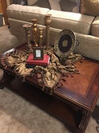 Home Decor & Coffee Table