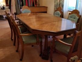 Dining Table & 6 Chairs, 2 leafs, w/pad (not shown) 80"Lx44"Wx29"H