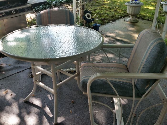 Patio Table & 2 Chairs (Table 37"Wx29"H)