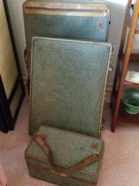 Various Hartmann luggage pieces